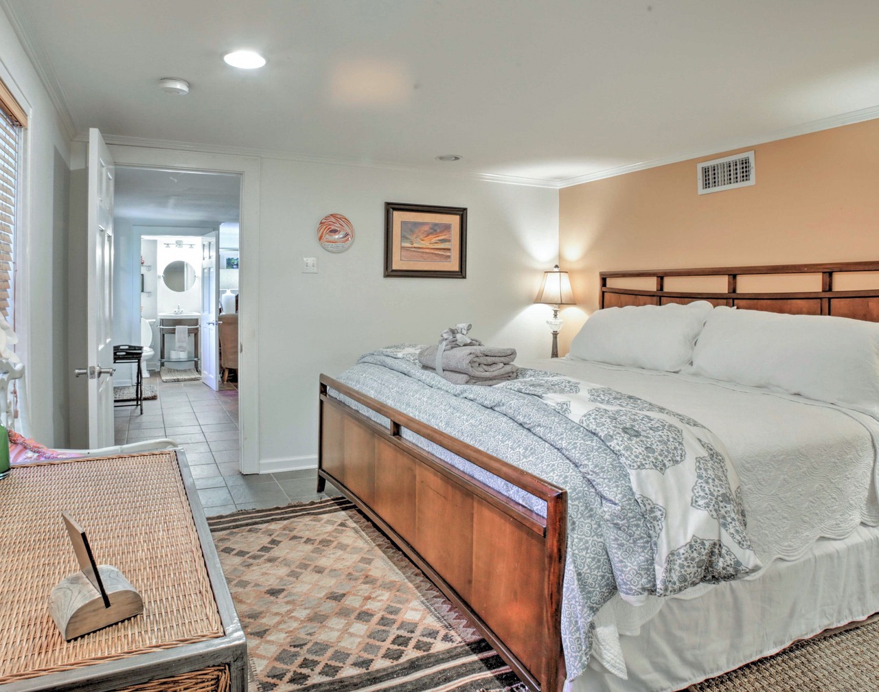 4 Mi to French Quarter: NOLA Apt w/Garden Patio 1