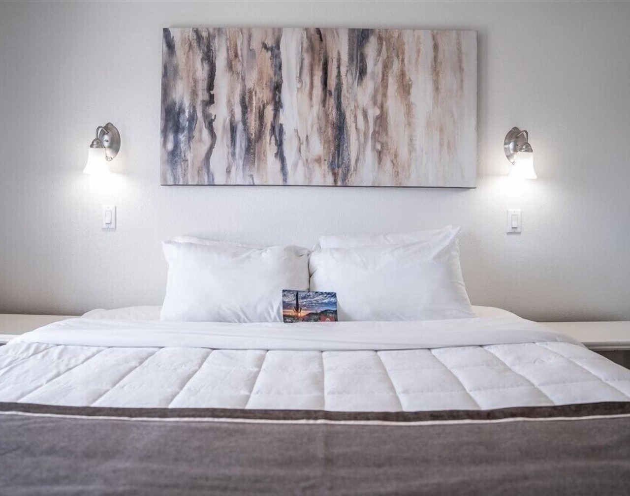 206 Stylish & Comfortable Desert Retreat in Scottsdale's Best Location 1