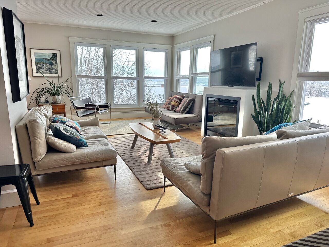 Spectacular Views & Comforts of Home in Portland s Most Desirable Neighborhood 1