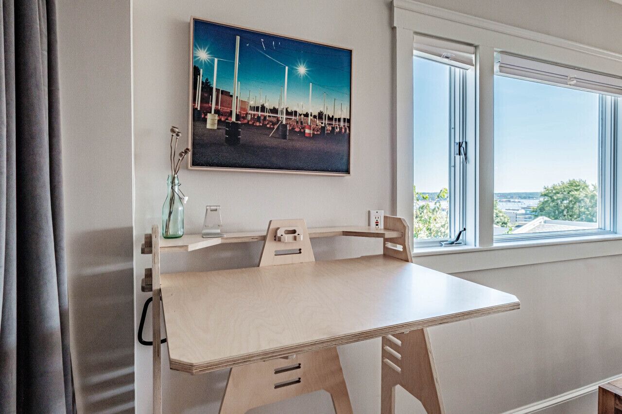 Spectacular Views & Comforts of Home in Portland s Most Desirable Neighborhood 1