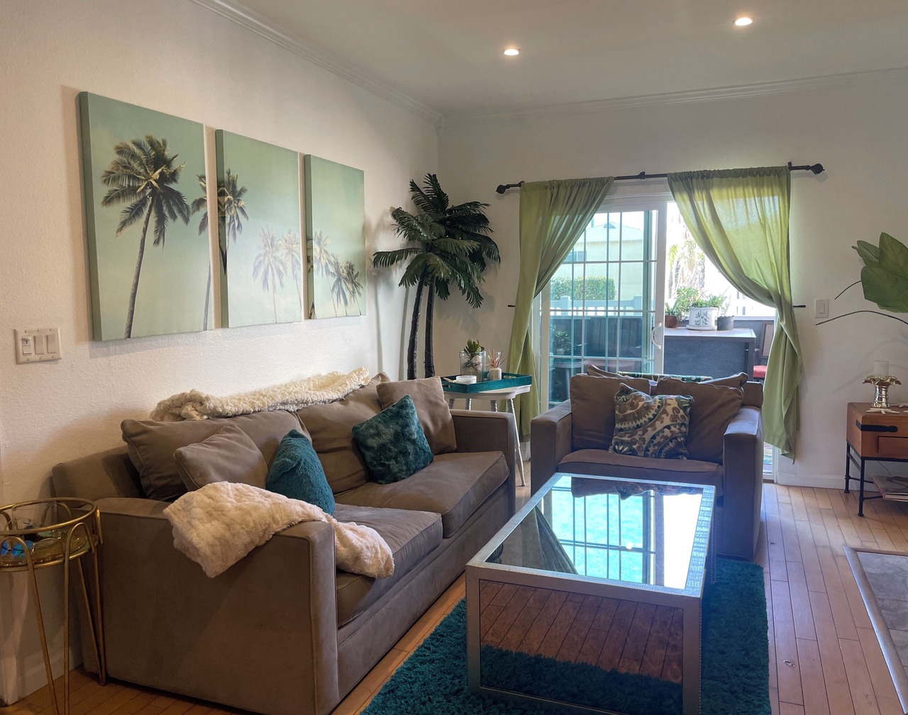 2 blocks 2 Beach Beautiful Condo with Pool 1