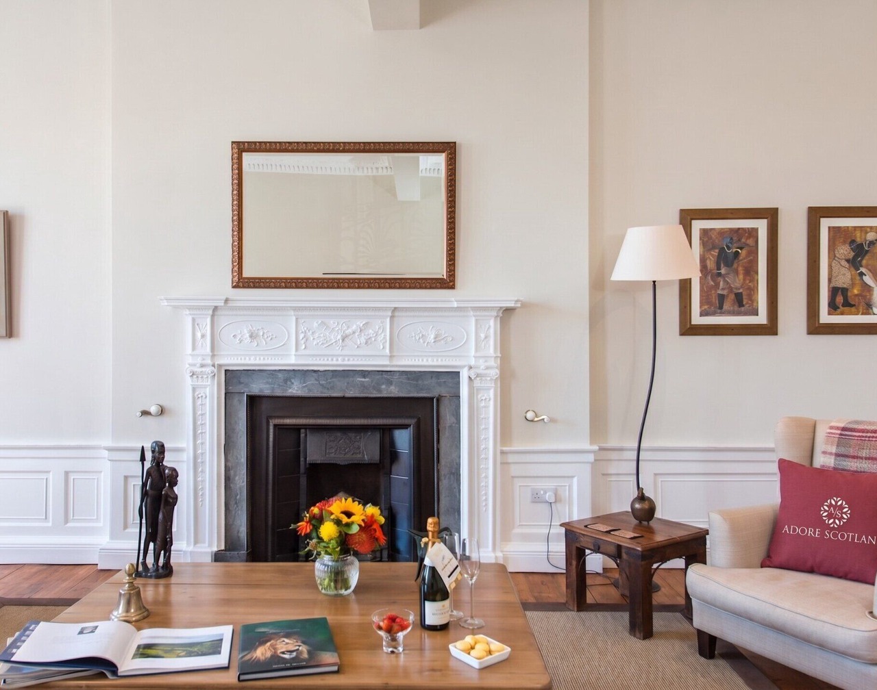 Stay in this tranquil and gorgeous City Centre home, for a unique Edinburgh experience 1
