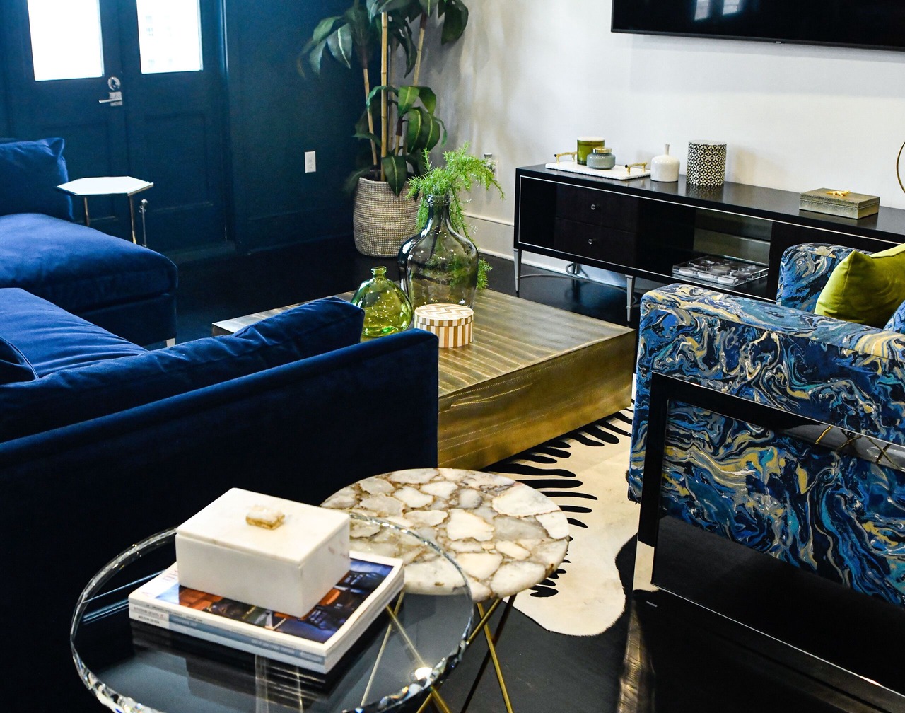 Vibrant Downtown New Orleans Escape: Prime CBD Location + Walk Everywhere 1