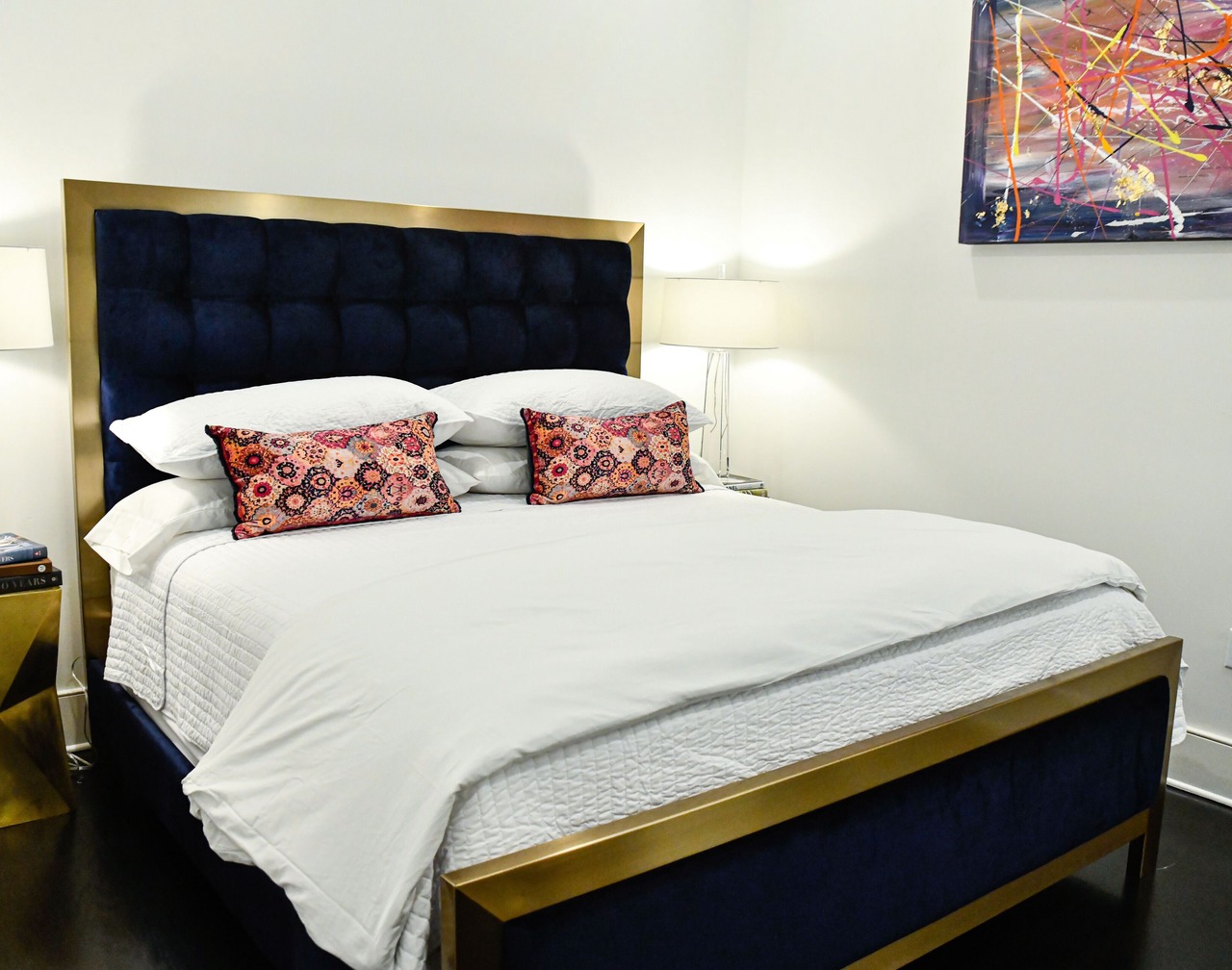 Vibrant Downtown New Orleans Escape: Prime CBD Location + Walk Everywhere 1