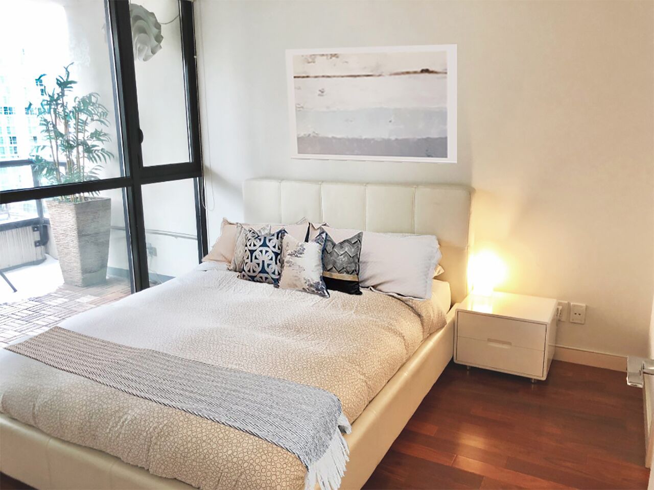 Luxury Beautiful Suite in the Heart of Downtown - Steps to BC Place Stadium! 1