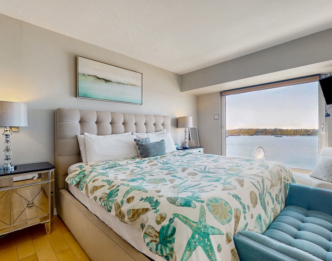 Luxury suite with fitness center, features shared pool and hot tub 1