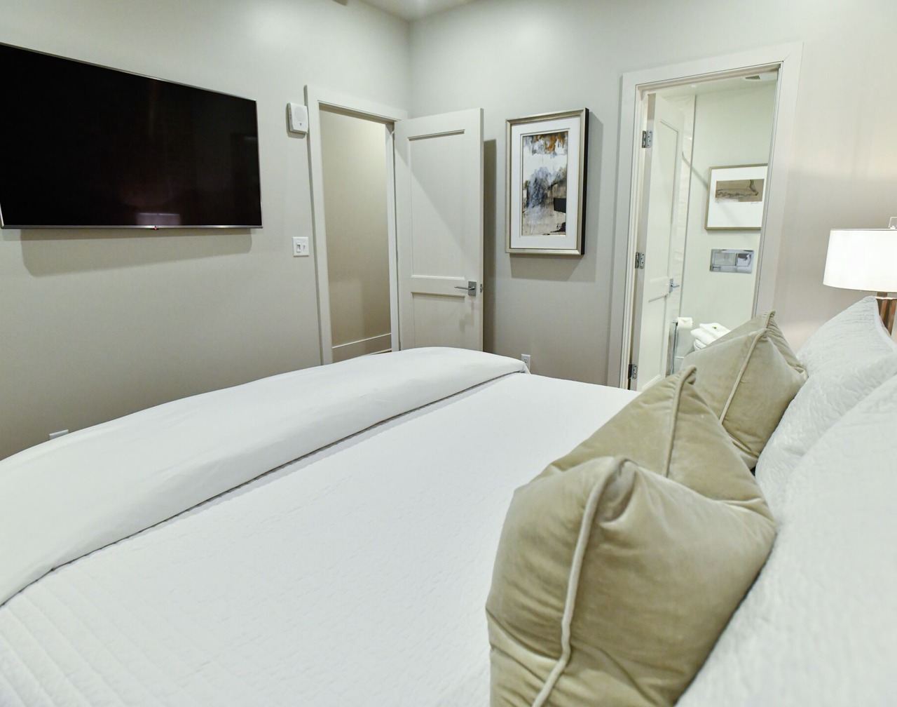 Luxury Hideaway: The Comforts of Home in New Orleans’ CBD 1