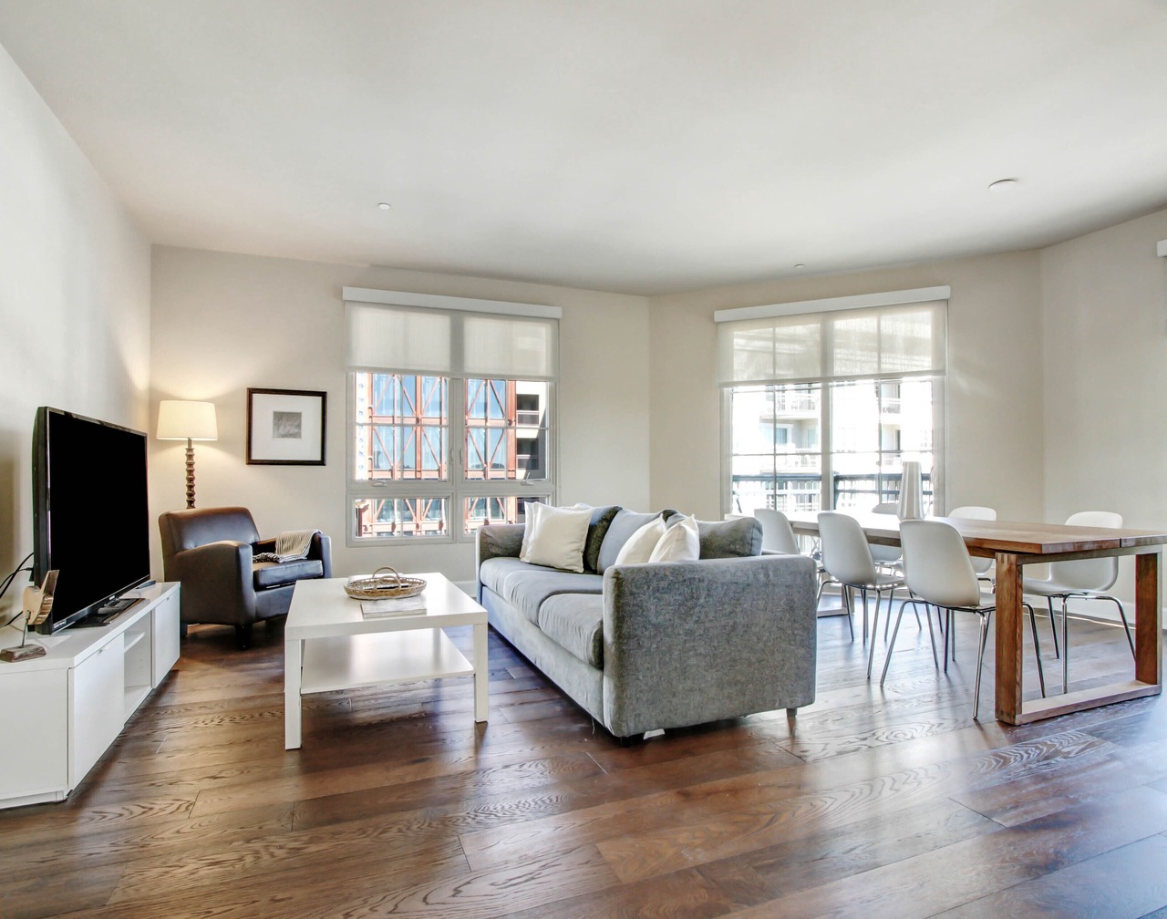 PRIME, spacious Top Corner with spanning campus-fountain view @ the Americana! 1