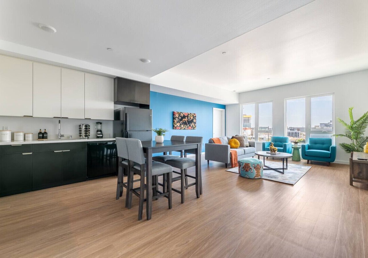 Chic & Cozy, Walk to little Tokyo, Free Parking, Gym and Rooftop Views 1