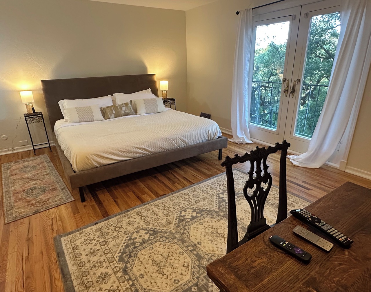 Private 6-bedroom house, indoor pool, sauna near LA, Topanga in Simi Valley 1