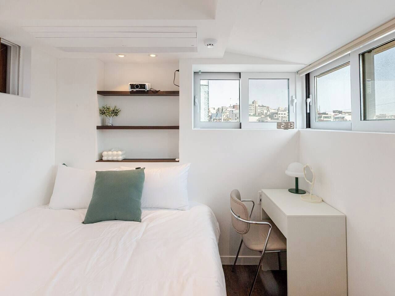 Stay Pachira 5F | Entire Floor | 2 Min to Itaewon | Elevator | 9 Guests 1