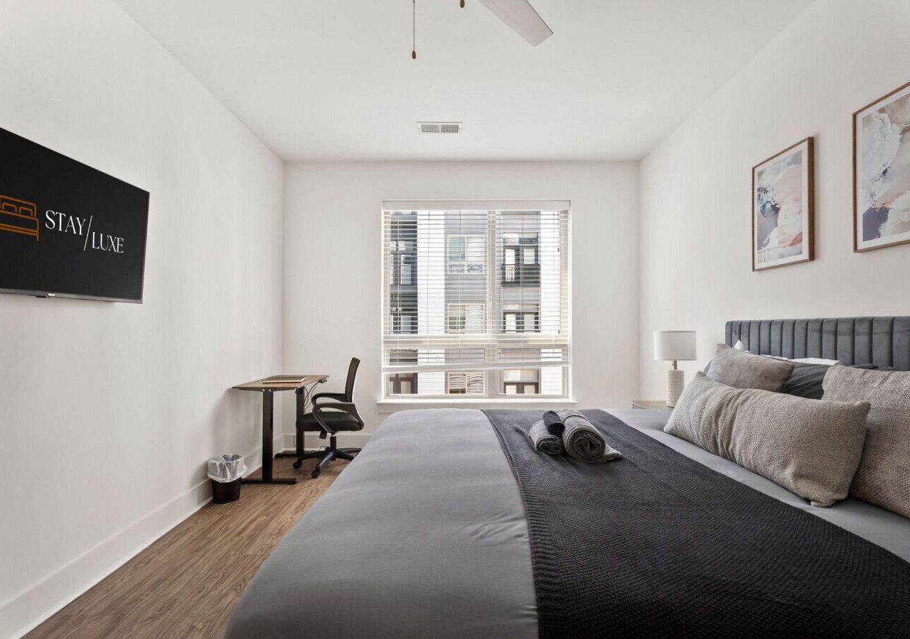 Uptown Escape - Free Parking, Pool, Walkable 1
