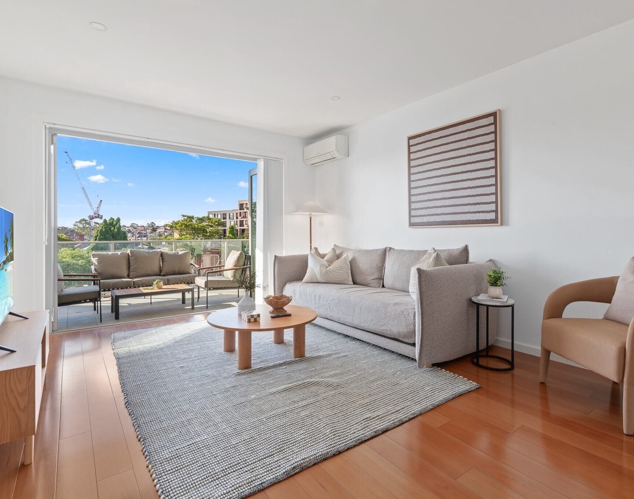 Bright 2-Bed Apartment with Balcony & Garage 1