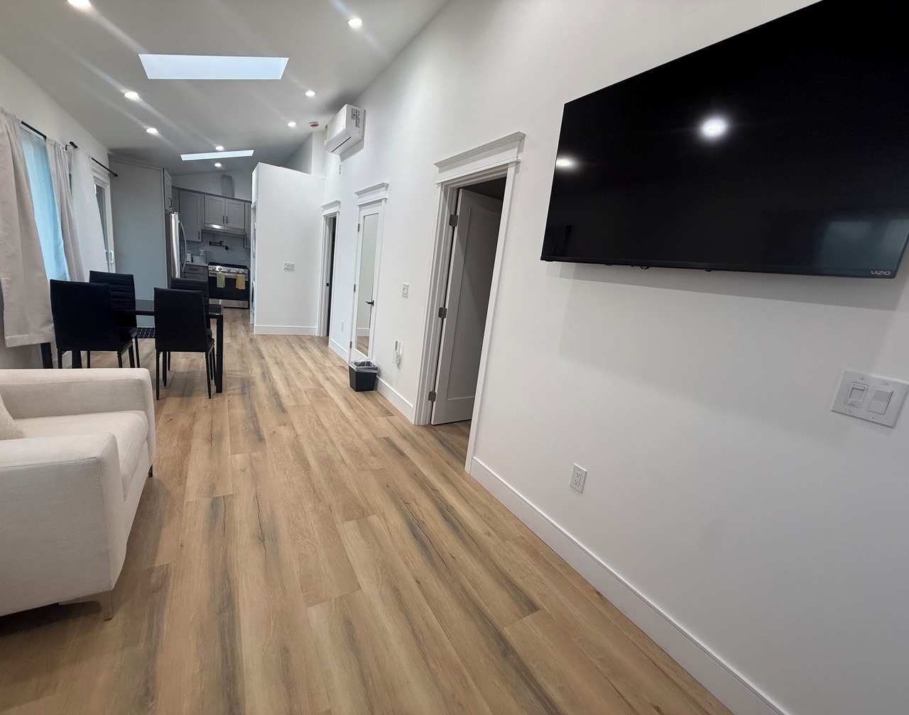 Perfect 2-bedroom corporate apartment with AC in peaceful Altadena 1
