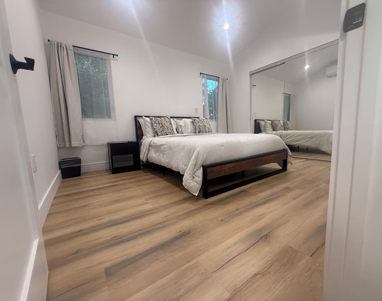 Perfect 2-bedroom corporate apartment with AC in peaceful Altadena 1