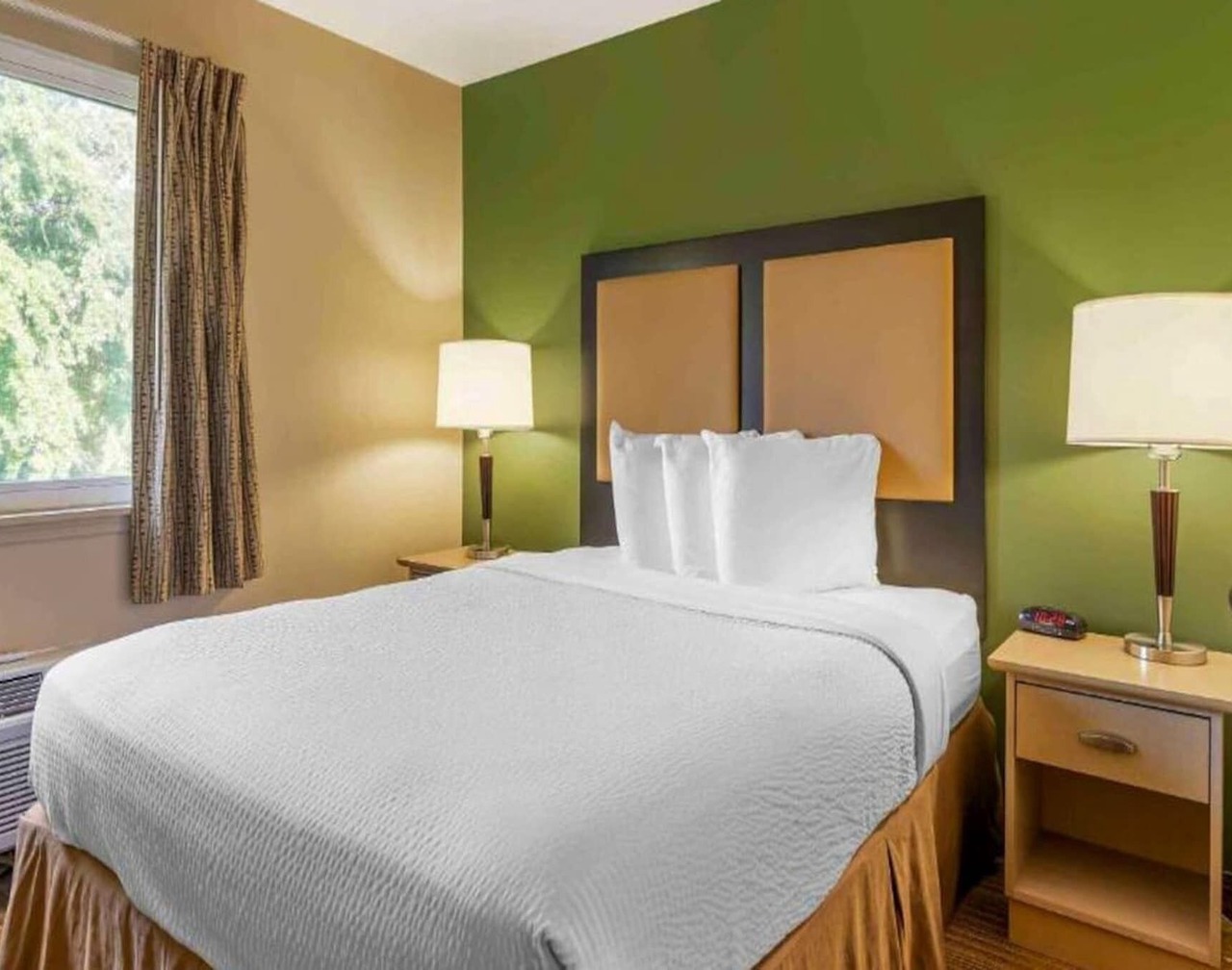 1 Queen Bed | Non-Smoking, Micfridge, Sofa-Bed 1