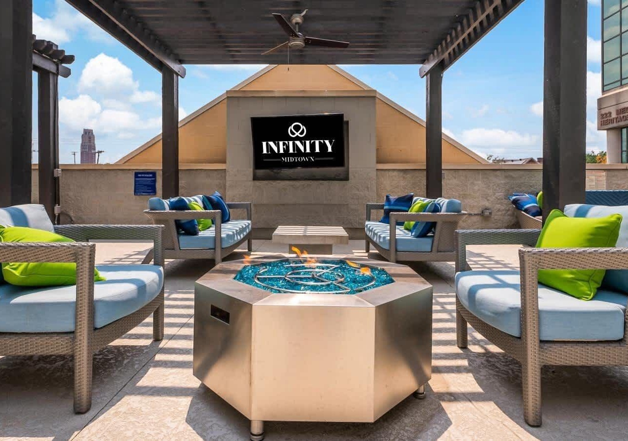 Boulevard Stays Midtown 1BR Pool, Gym, Parking 02 1