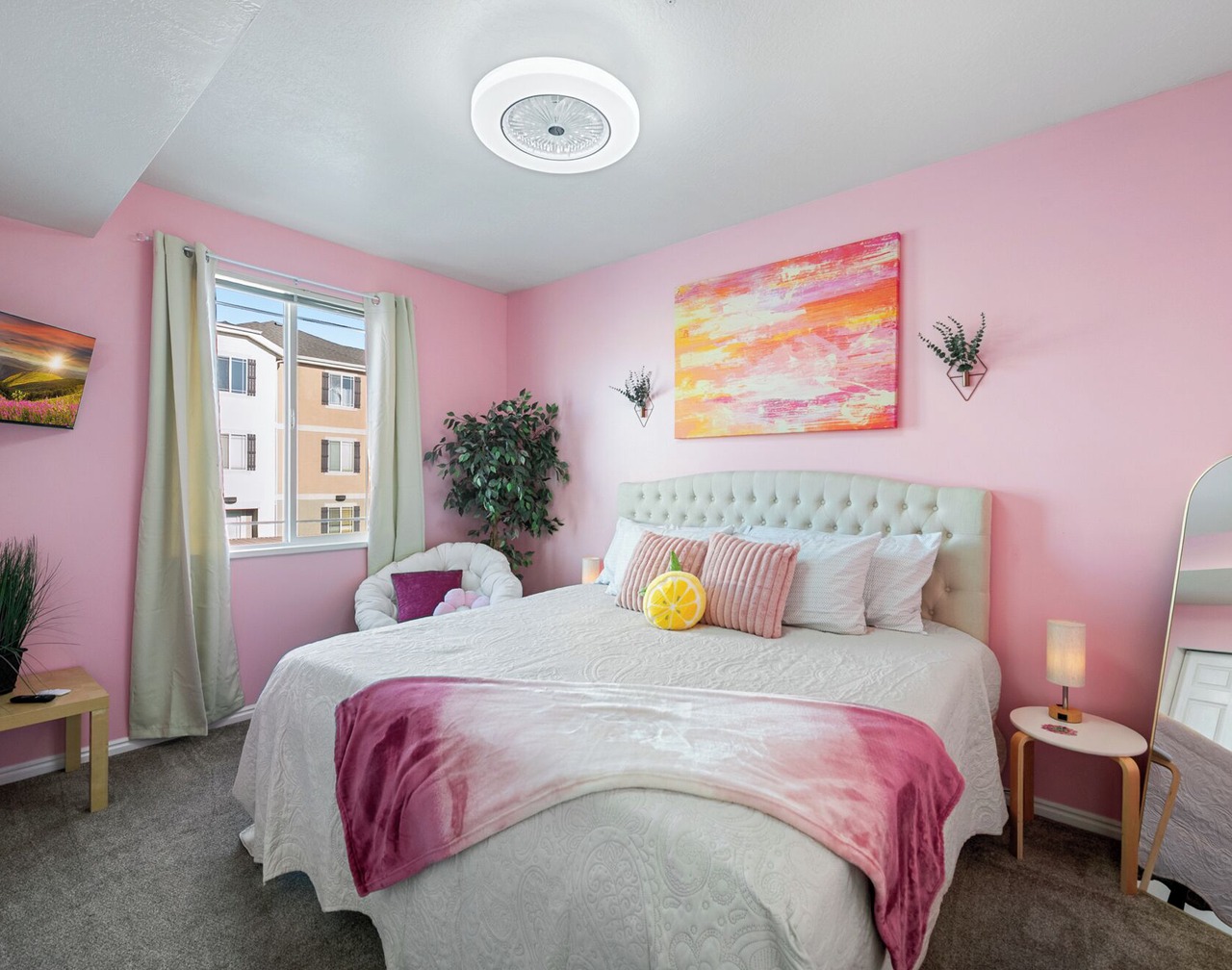 Stylish & Spacious w/King Beds, Mountain Views, Gym, Frwy Access & 2 Balconies! 1