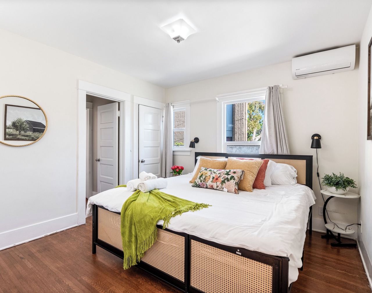 Comfortable, easy access, prime location, King-size bed! 1