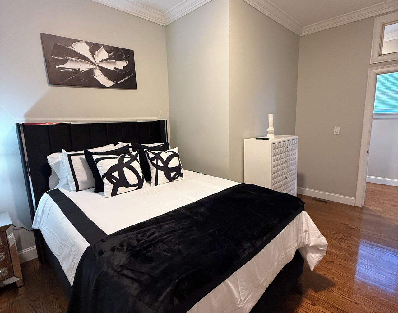 3BR Executive Suite: Extended,Relocation & Renovation Stays Pet-Friendly 1