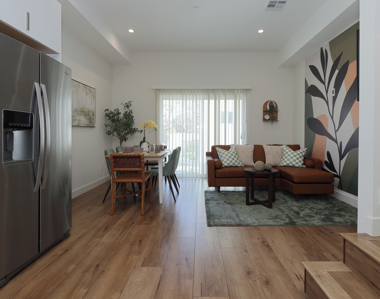 Newly Renovated 4B4B Suite in Central Los Angeles 1