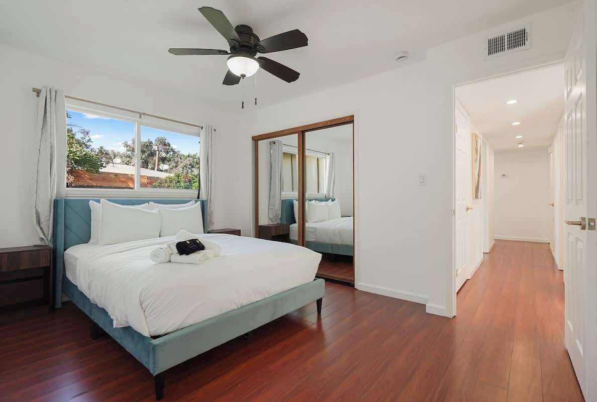Lakefront 3Beds/1.5Bath Retreat w/ Water Views Walk to Shops Near SF 1