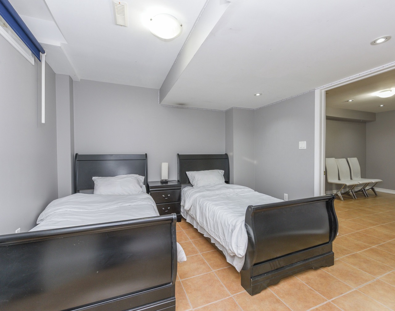 4 Bedrooms 4 Baths Entire Cozy Home in Mississauga 10 Mins Toronto Airport 1