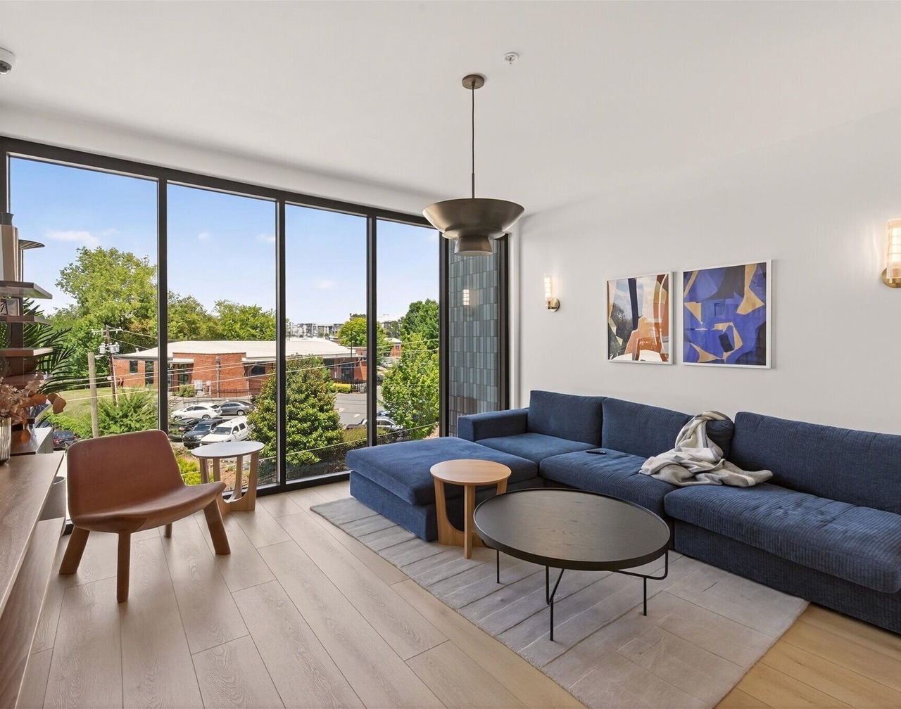 Modern, light-filled 2BR in Charlotte’s vibrant South End. Steps to the Rail Trail + Light Rail for easy Uptown access. Rooftop skyline views, luxe co-working, and walkable hotspots. Perfect for work, play, or extended stays. 1