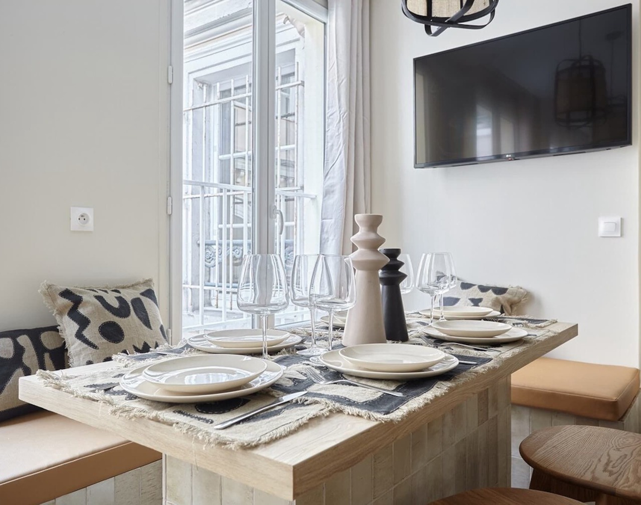 Modern 2 bedrooms apartment Le Marais/Beaubourg 1