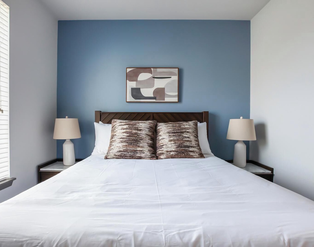 Landing | Chic 1BD, Courtyard 1