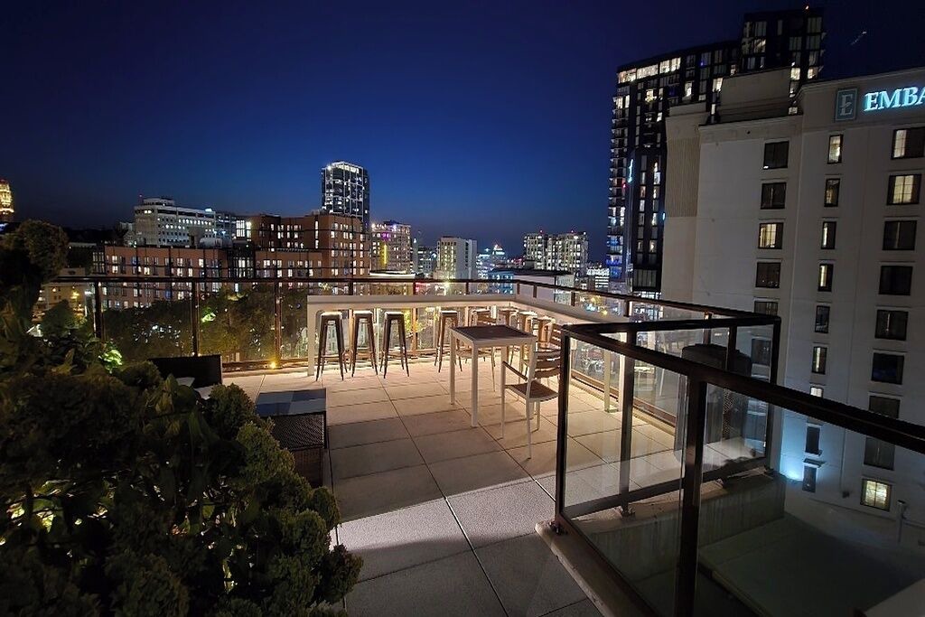 Premier Luxe Studio Music Row Steps to Vanderbilt & Belmont Near Broadway 1
