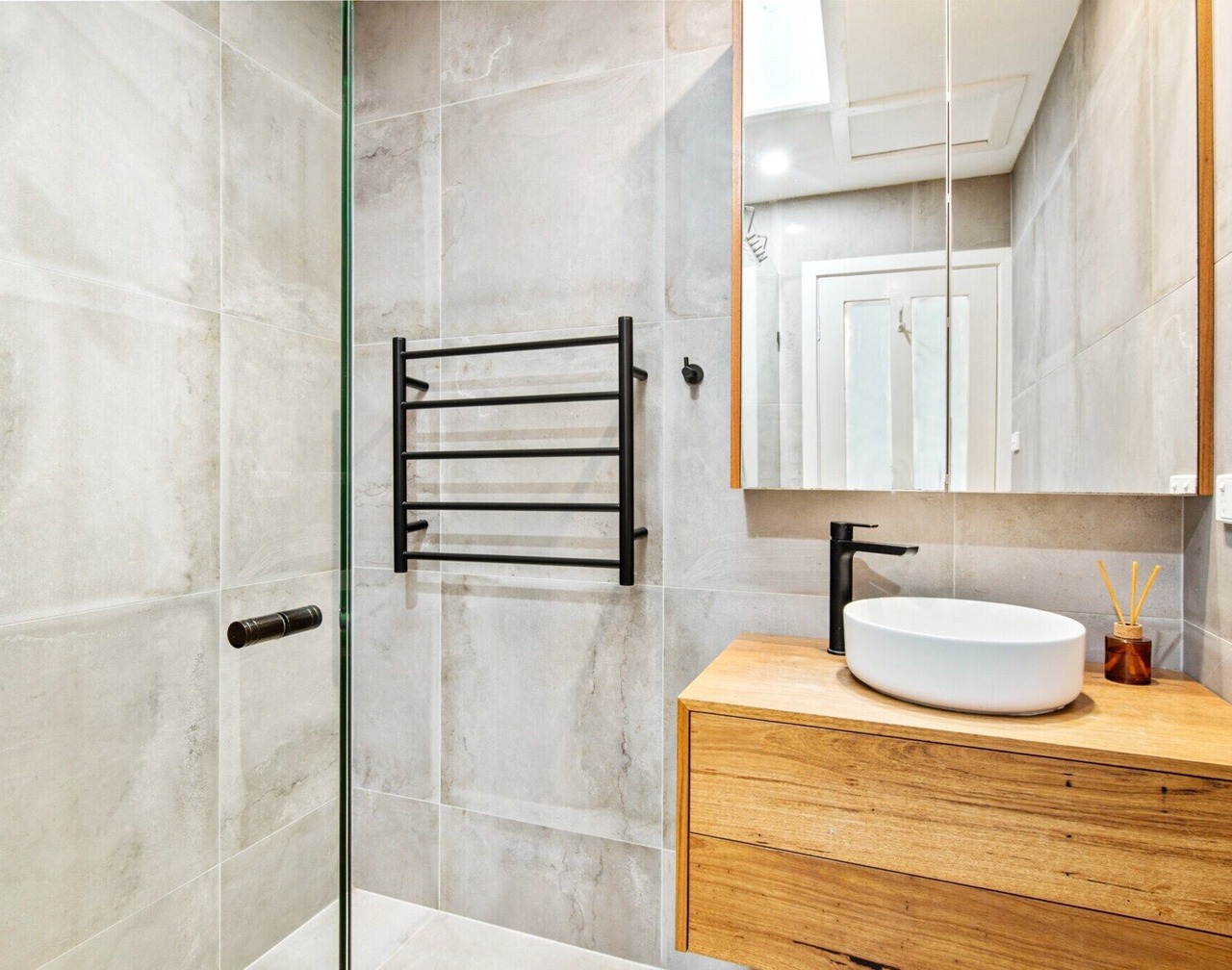 Family Friendly 3-Bed with Courtyard & Parking 1