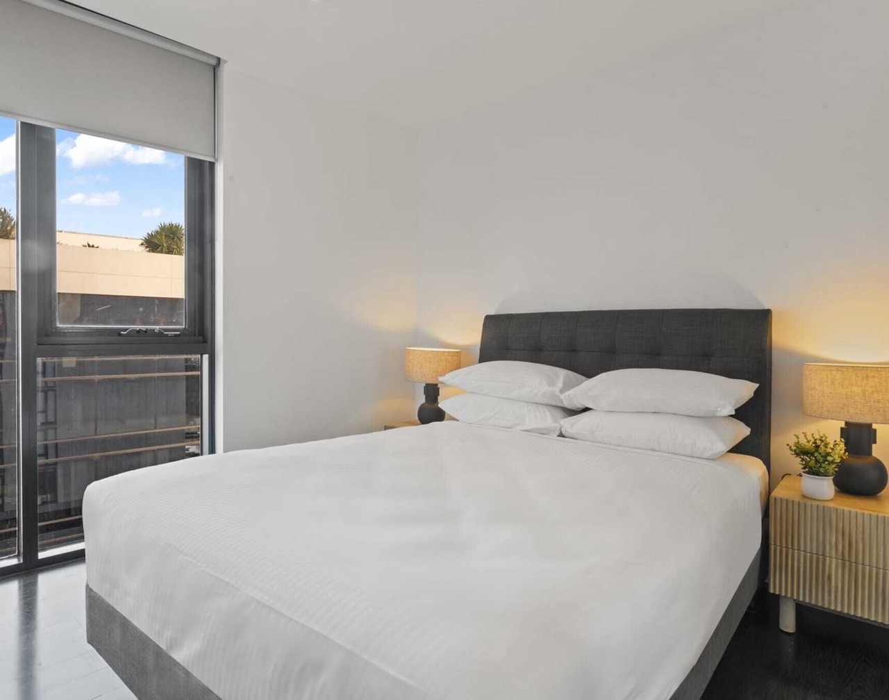 Modern 1-Bed Apartment Close to Attractions 1