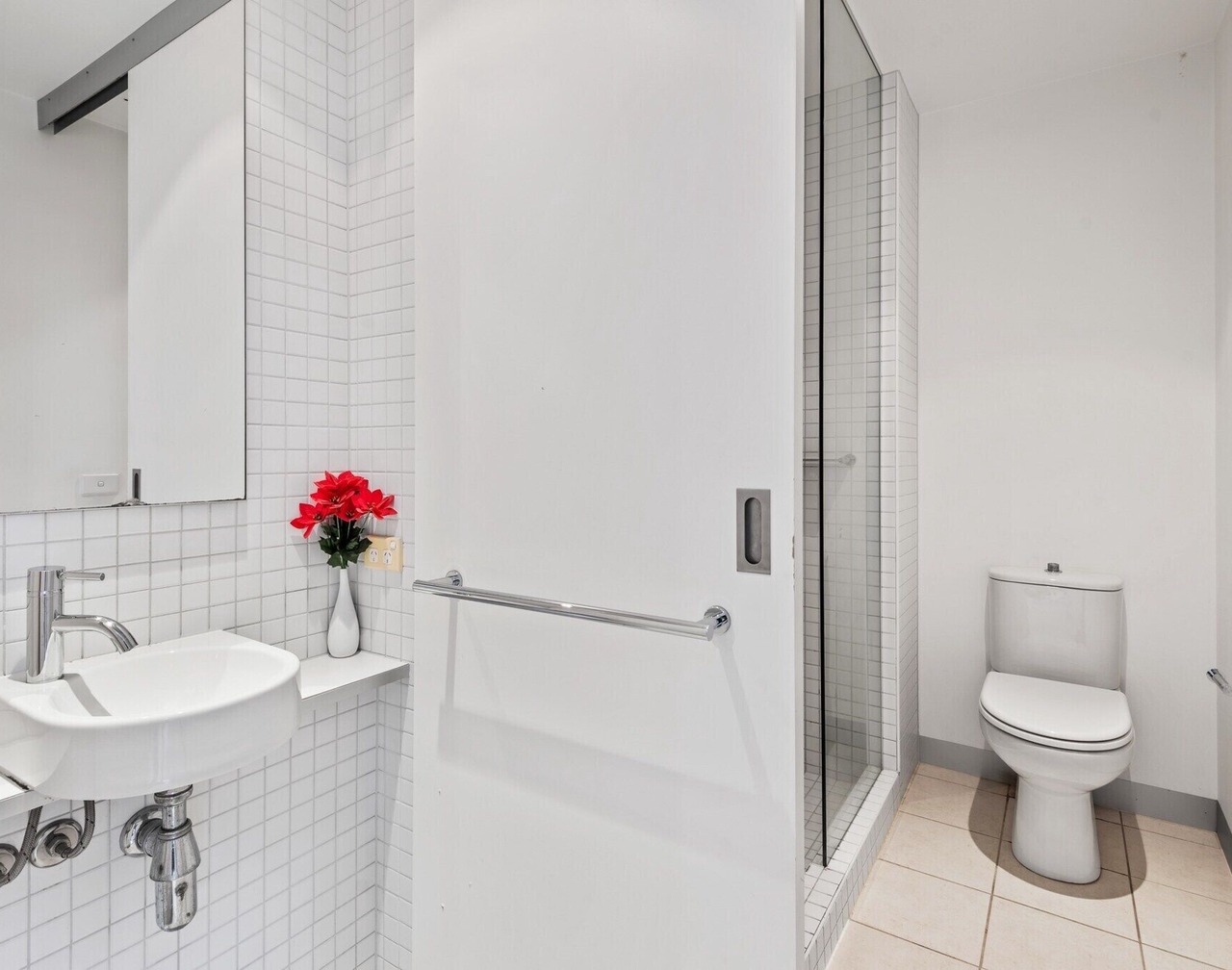 Central 1-Bed Apartment with Secure Parking 1