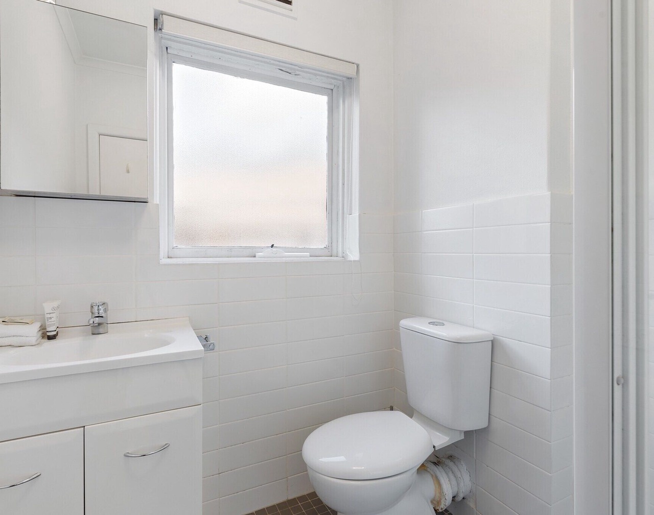 Comfy One-Bedroom Unit Between City and Airport 1