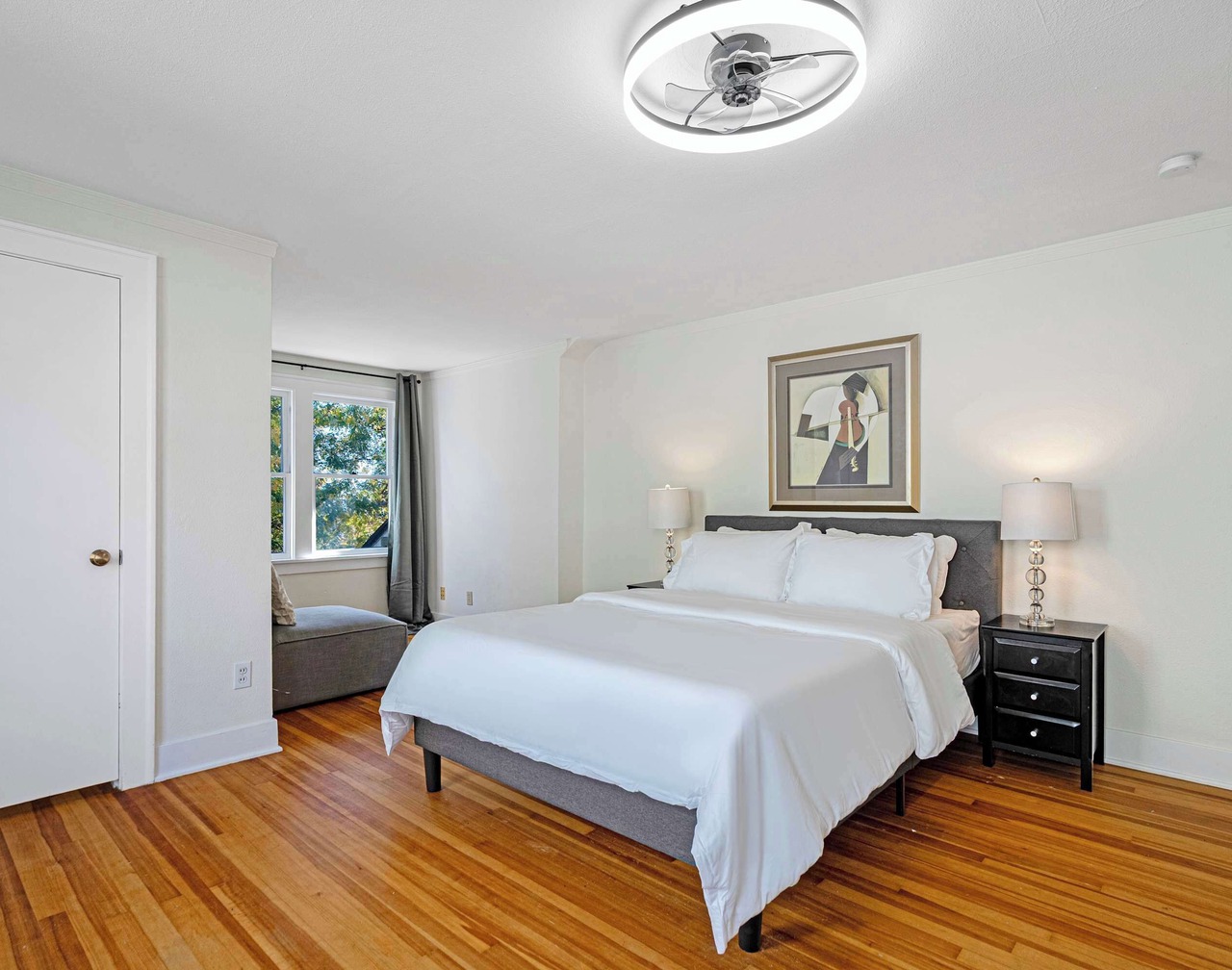 Charming and Spacious 3Beds3Bath Seattle Townhome 1