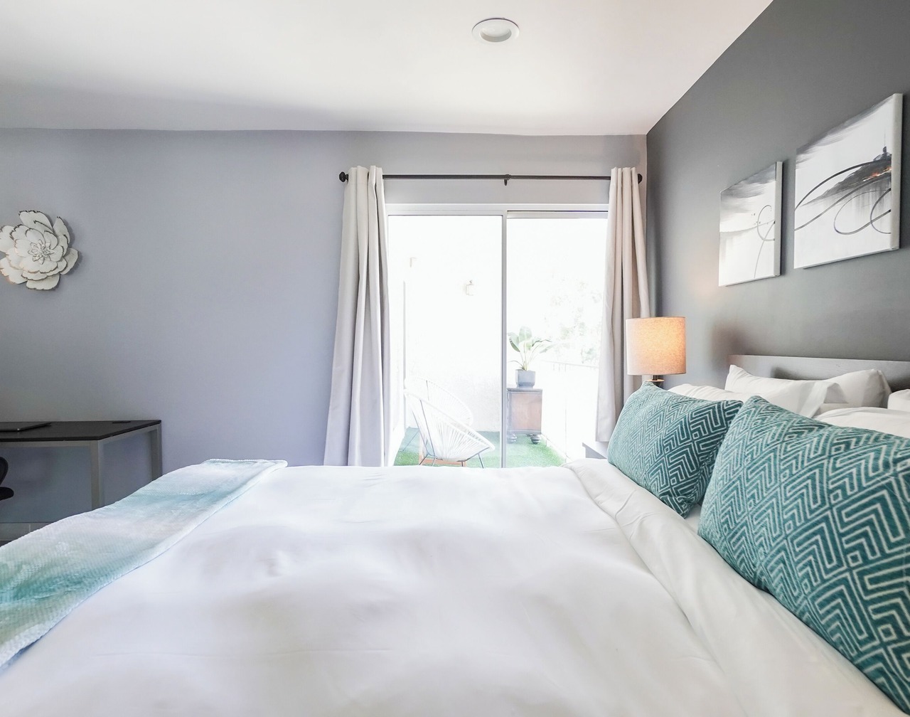 Cozy 2-bedroom condo in peaceful studio city with AC 1