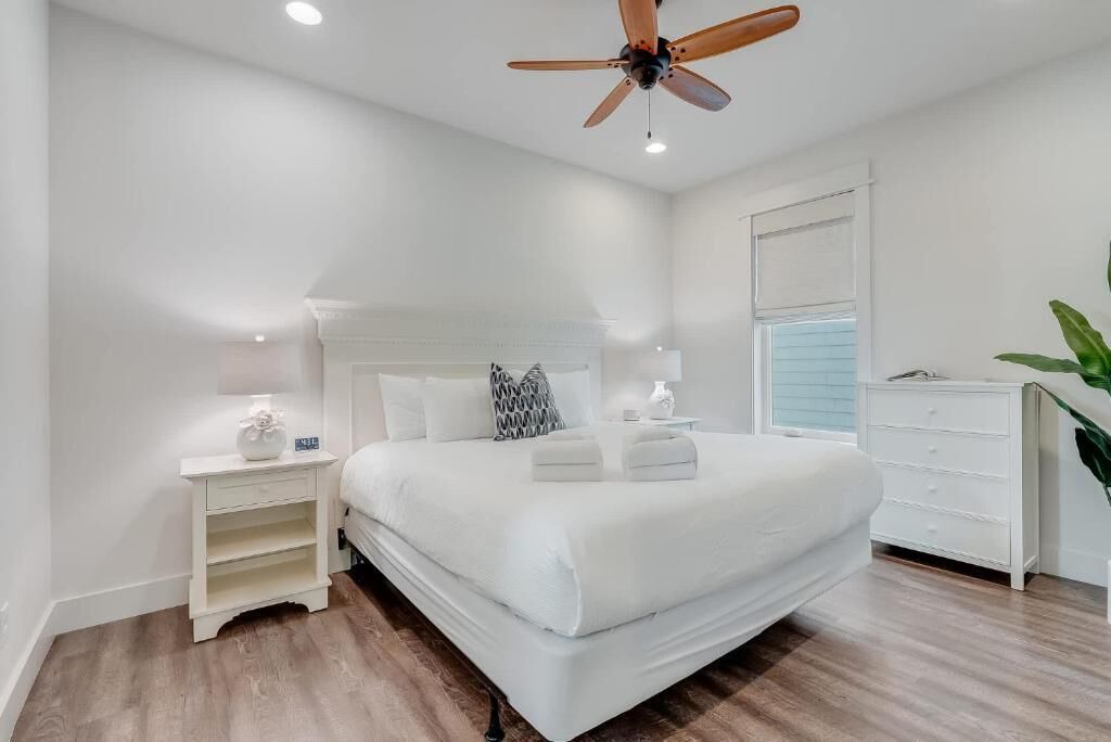 4BD/4.5BA Perfect for 1-2 Families in heart of 30a/Rosemary Bch w/HWY98 access 1