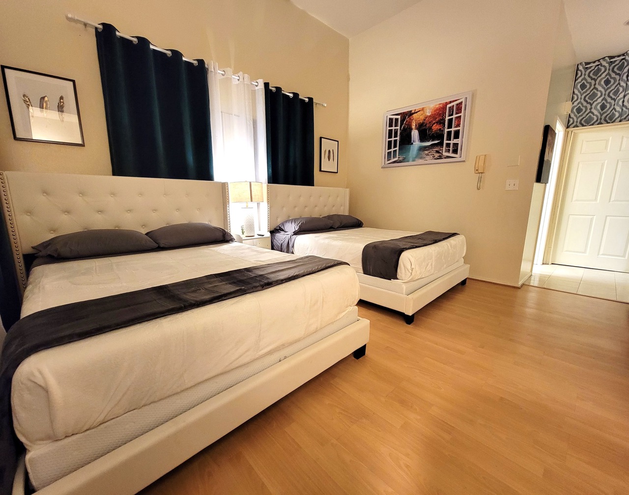 Private Studio suite by Beverly Hills w 2 Queen beds. 5 minutes to Rodeo Drive! 1