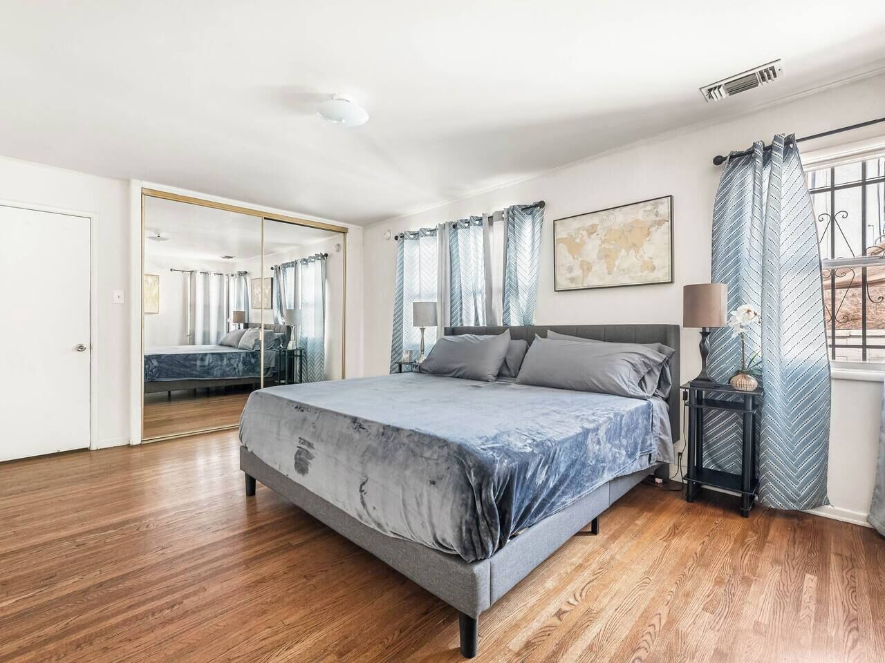 Spacious 4 bedroom home by Melrose and 10 minutes to Hollywood Walk of Fame 1