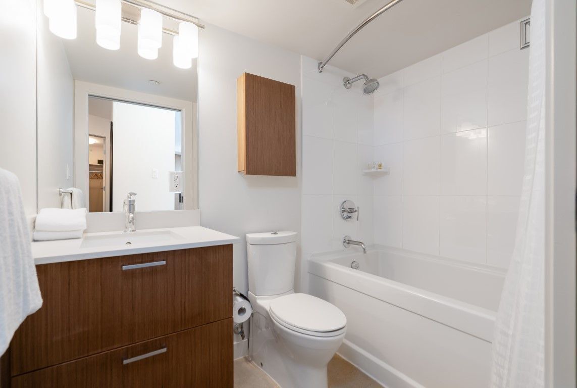 Stylish 1BR Suite in Yaletown w/Balcony & Views 1