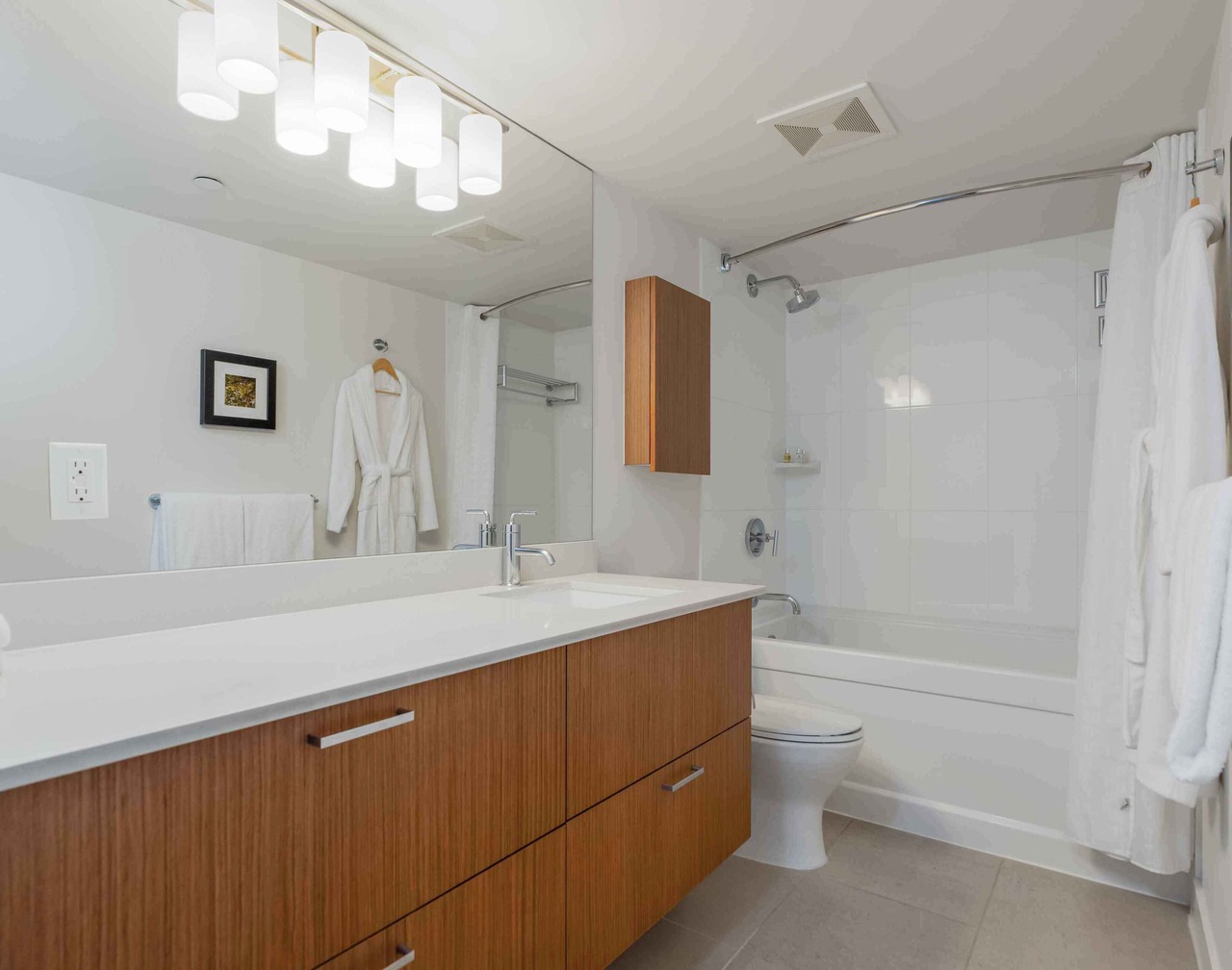 Modern Studio Suite in Yaletown w/Access to Pool 1