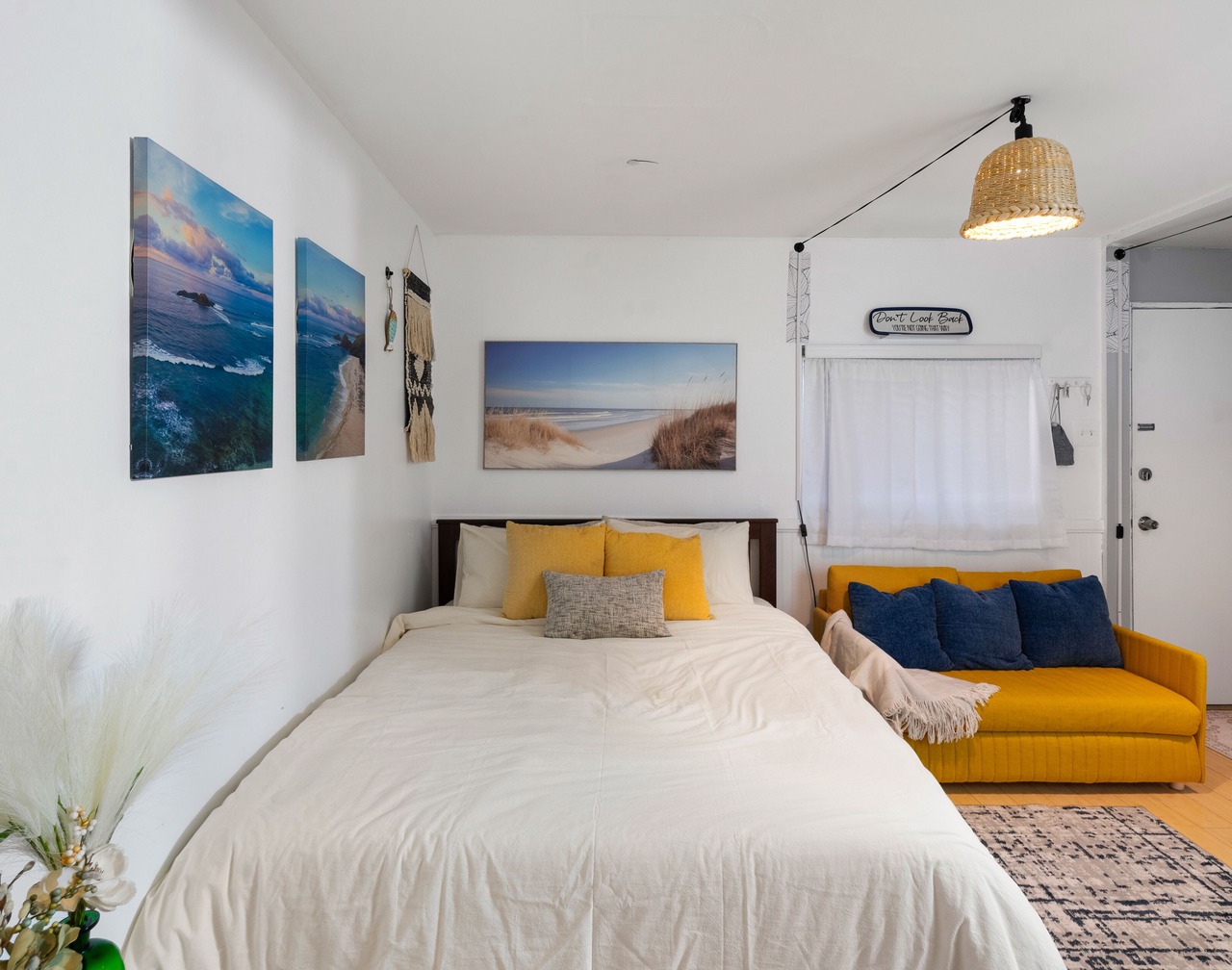 Cozy Studio Retreat - Rooftop - Panoramic Ocean Views 1