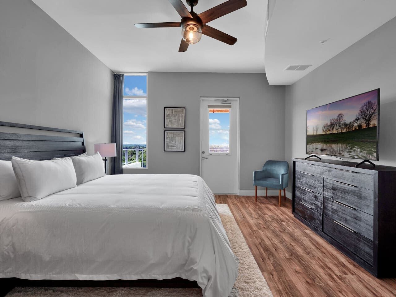 Luxurious Penthouse with 2/2 and large patio 1