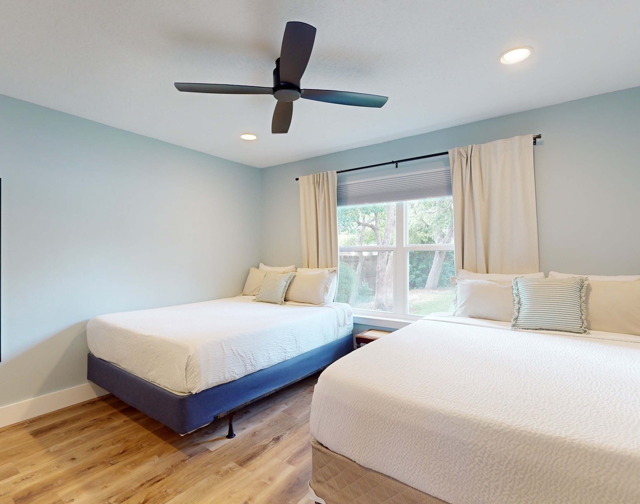 Cozy waterfront cottage, pet friendly with AC, deck and shared dock 1