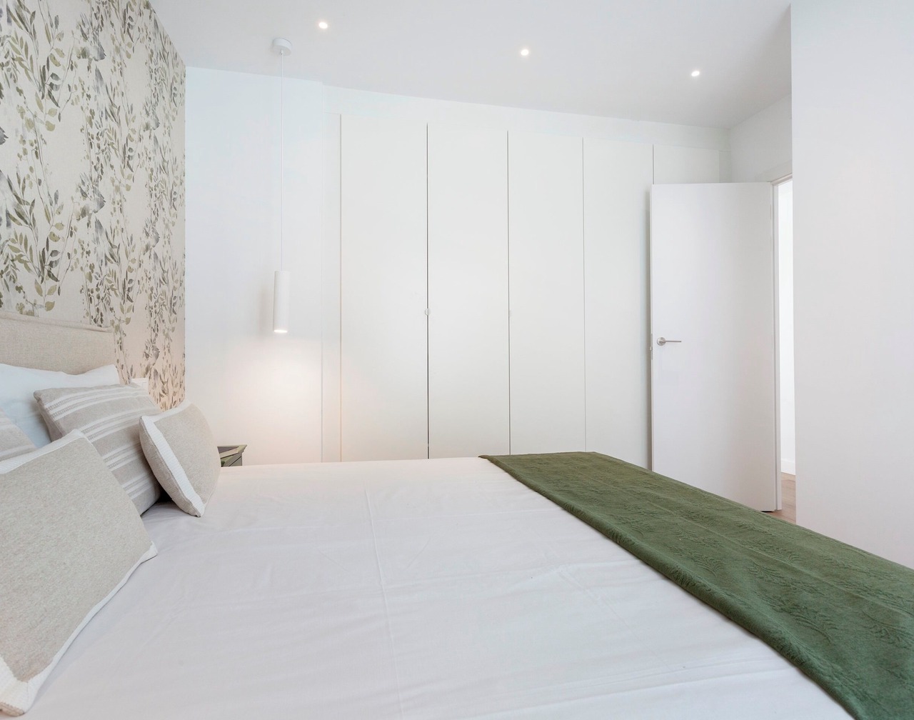 Bright 2BD penthouse with private terrace in Madrid. Zabaleta VI 1