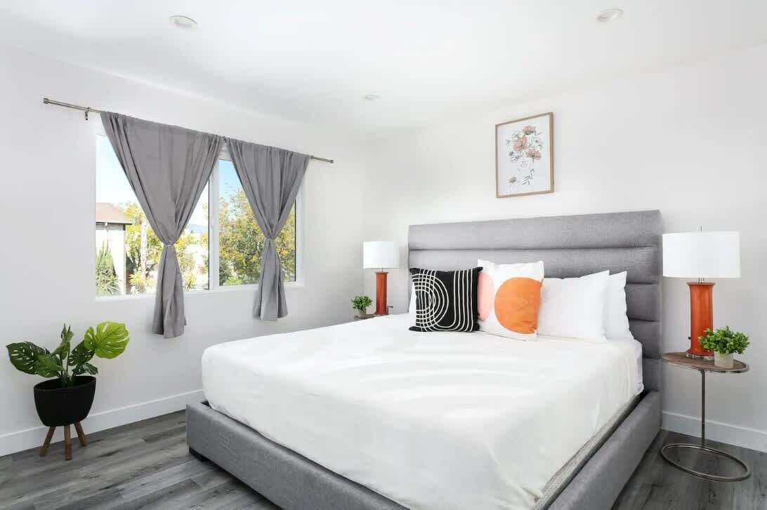 Luxury 3BR Condo Near Americana and Galleria 1