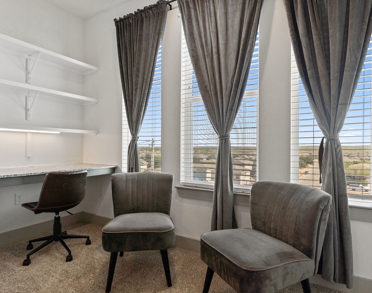 Luxury 2BD/2BA Next to Airport dpp6 1