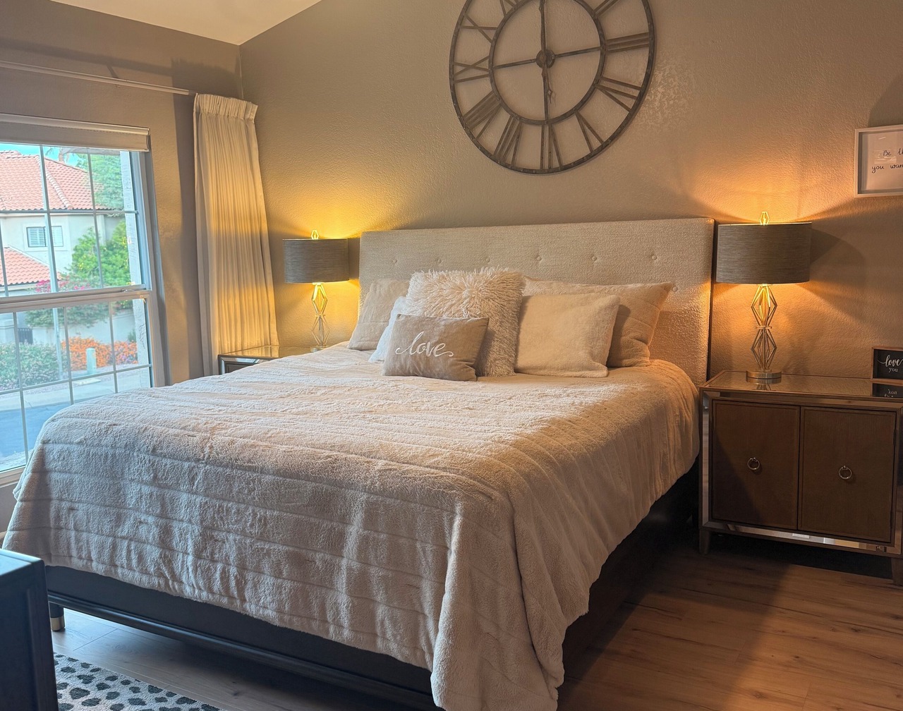 STUNNING Views, SUBERB Location.NEW NEW NEW to The Racquet Club in Scottsdale! 1