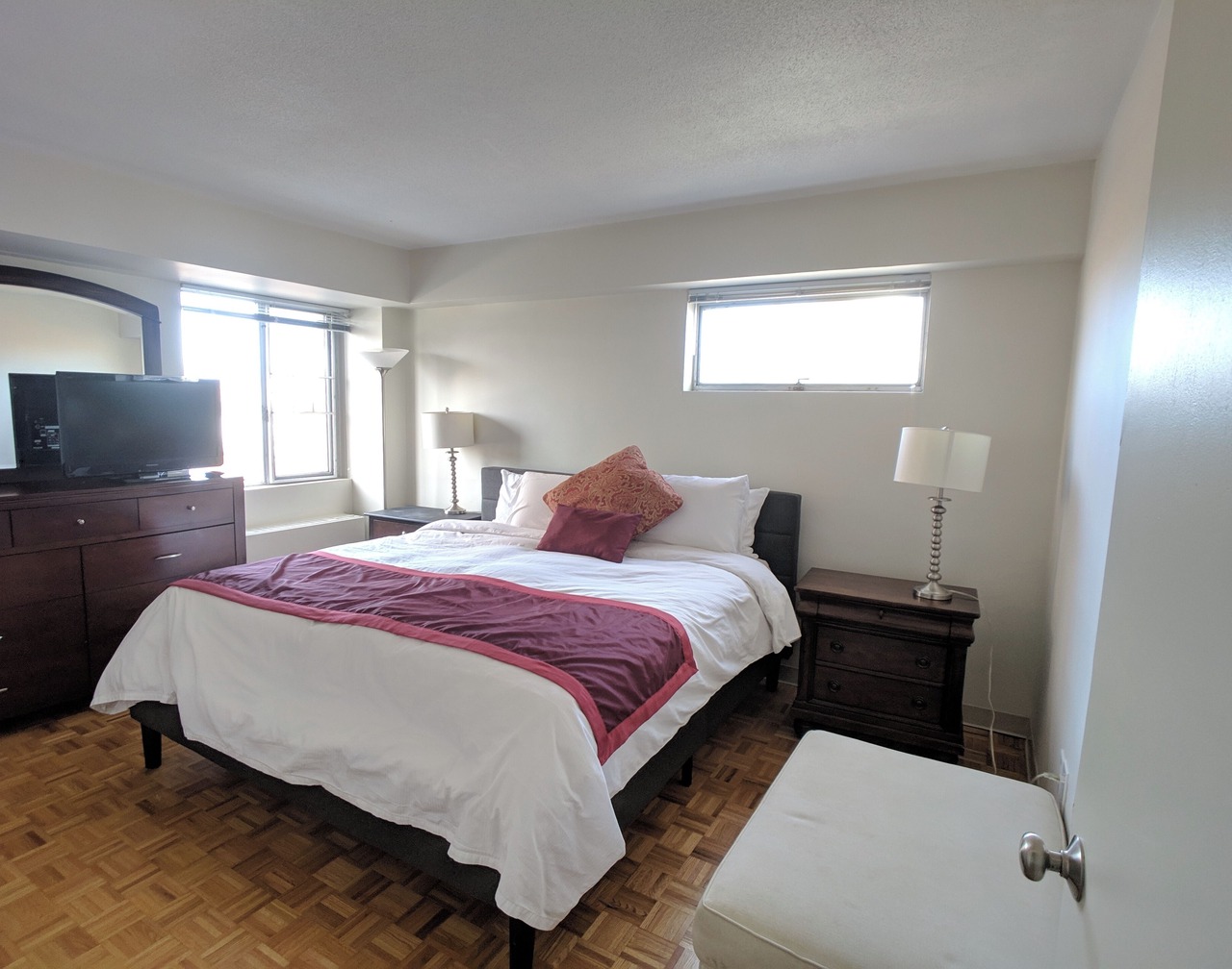 Comfy 2 Bed Apt 6 Min Walk To Boston Children's Hospital, Brigham, Dana Farber. 1